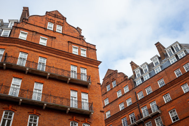 伦敦历史悠久的红砖屋图片下载