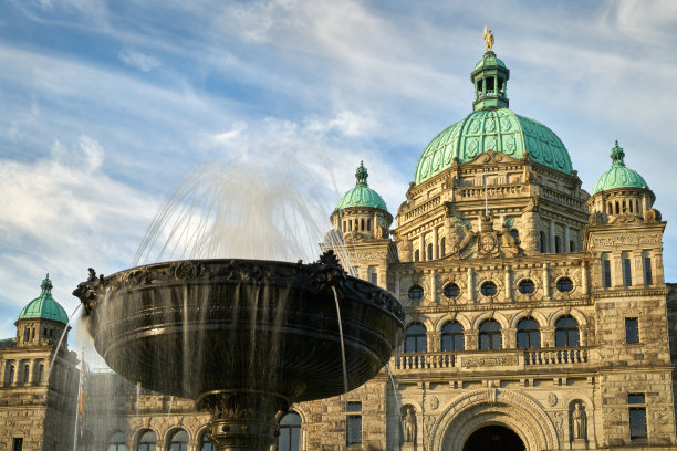 不列颠哥伦比亚省维多利亚的国会大厦和喷泉图片下载