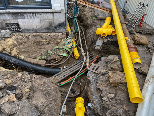 安装公用电缆和管道图片下载