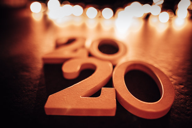 2020文字与圣诞灯图片下载