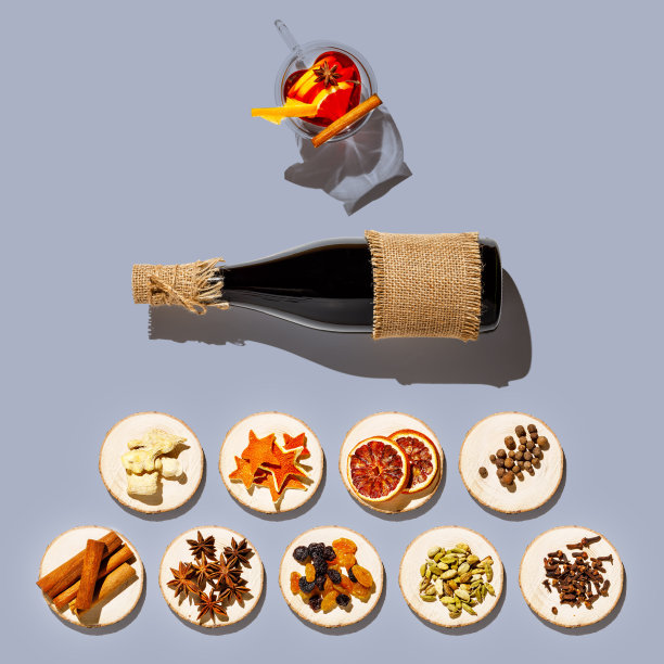 杯用热红酒，酒瓶在圣诞装，一套热红酒配方配料图片下载