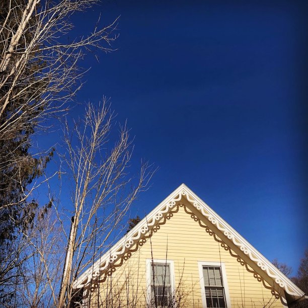 蓝天三角屋顶图片下载