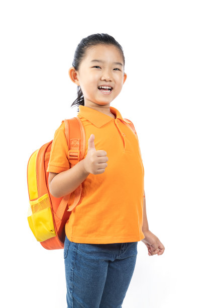 提着书包和竖起大拇指的小女孩图片下载