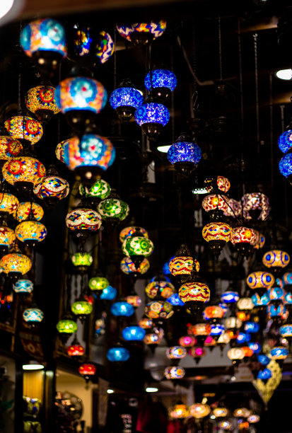 典型的摩洛哥灯。图片下载