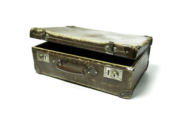 一个又老又大的老式旅行包图片下载