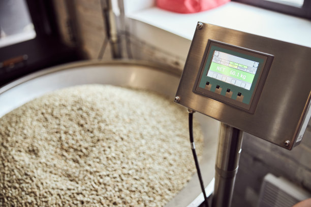 显示咖啡豆重量的秤图片下载