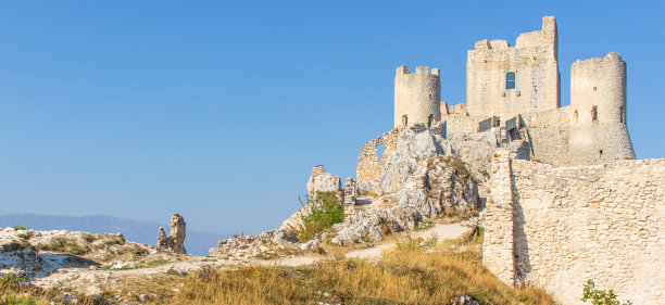 美丽的意大利洛卡卡拉西奥城堡图片下载