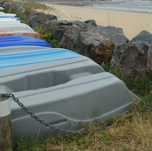 返回了海滩附近的在线船只图片下载