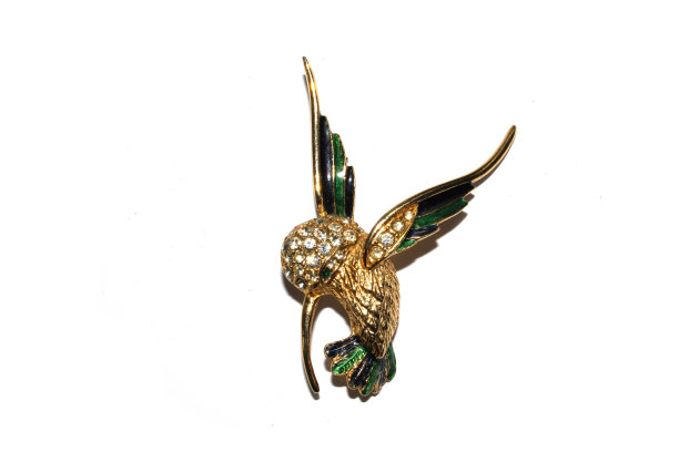 古董古董珠宝胸针吊坠，项链在白色的背景图片下载