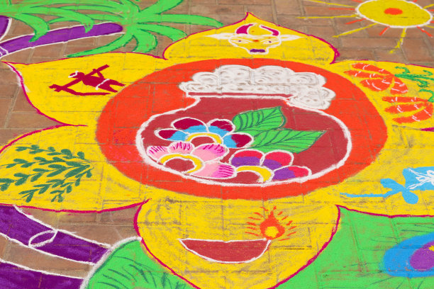 色彩丰富的设计师传统文化印度兰格利地板与彩色粉末在节日图片下载
