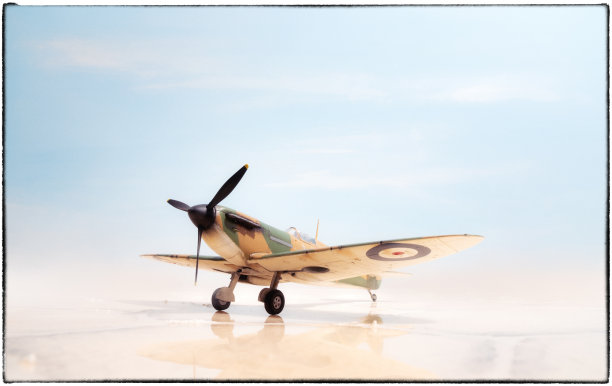 沙漠中的飞机模型，模特摄影图片下载