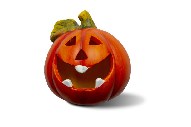 粘土南瓜孤立在白色背景。图片下载