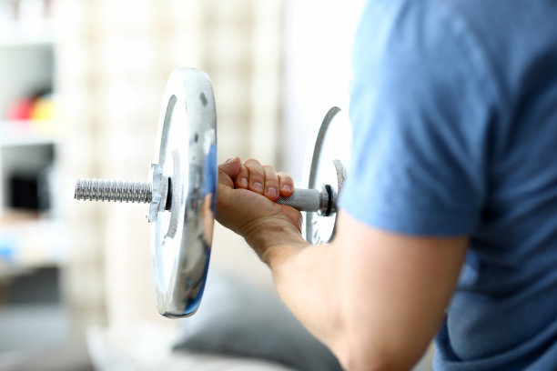 男火车室内配备设备图片下载