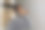 女人使用虚拟现实耳机，虚拟眼镜图片下载