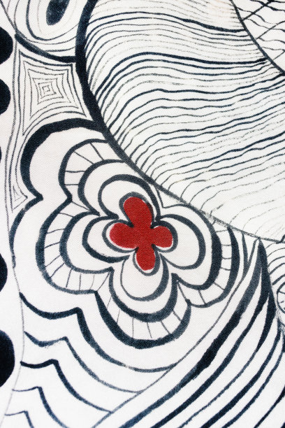 绢上抽象的花卉图案图片下载