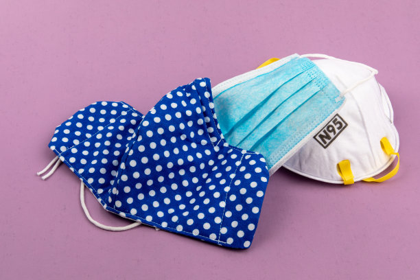 用作个人防护装备(PPE)的布口罩、外科口罩和N95口罩图片下载