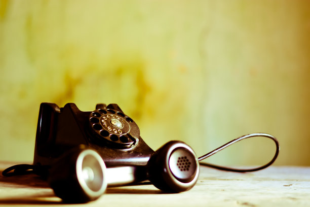 破碎的沟通图片下载