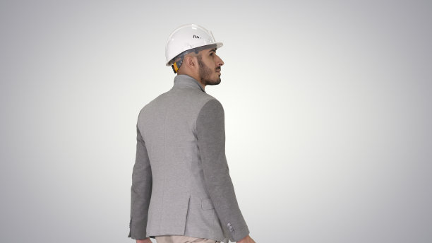 工程师戴着头盔，公文包在渐变背景下行走图片下载