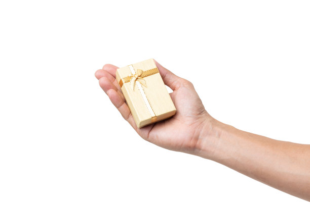 手握礼品盒孤立在一个白色的背景图片下载