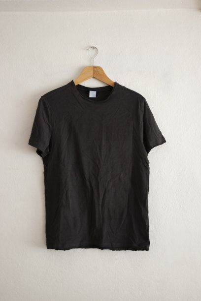 t恤模型和模板在孤立的背景时装和纺织品设计师图片下载