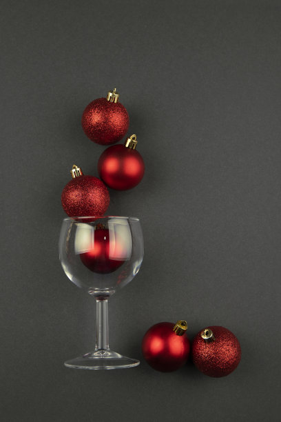 玻璃和圣诞球图片下载