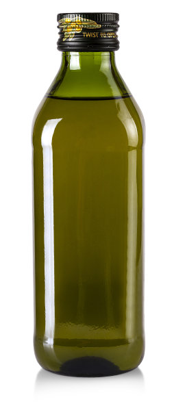 白色背景上孤立的一瓶橄榄油。文件包含裁剪路径图片下载