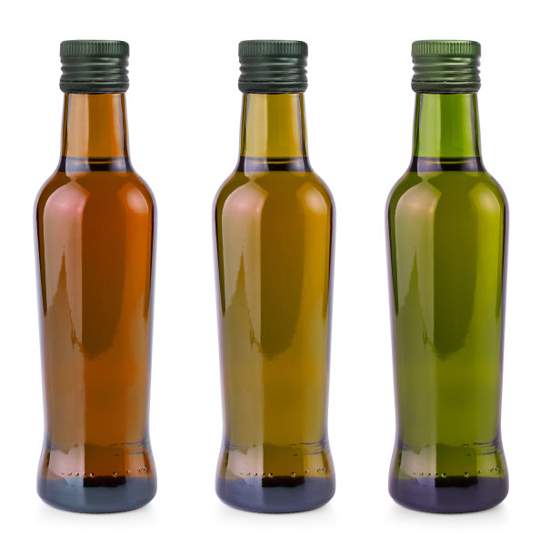 一组瓶子与橄榄油在白色的背景图片下载