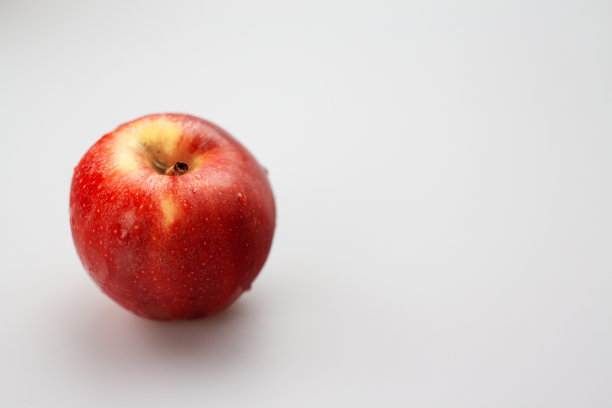 苹果特写摄影与白色背景和复制空间图片下载