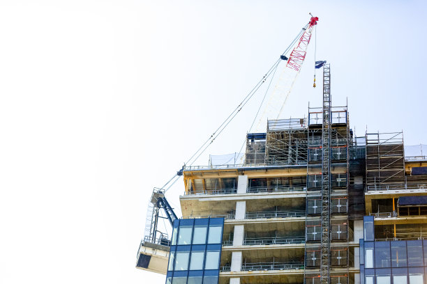 摩天大楼的建设，天空背景与复制空间图片下载