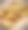 各种各样的面包放在木板上图片下载