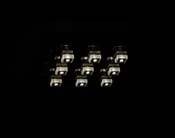 天花板上的现代室内灯图片下载