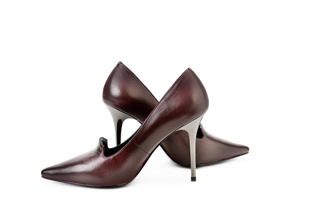 一双优雅的女鞋孤立在白色背景上。图片下载