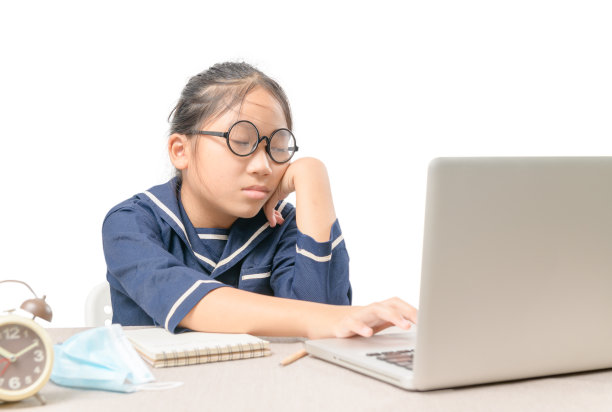 试过一个学生在做作业的时候睡着了图片下载