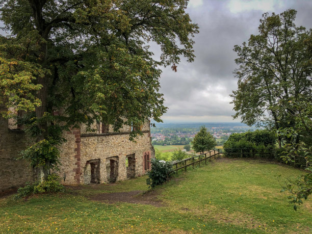 美丽的城堡废墟“兰德克”在“Baden-Württemberg”在德国西南部。图片下载