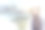 一名戴着夏帽的女子站在京都的桥上图片下载