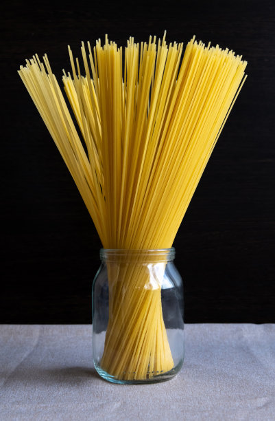 桌上的意大利面就像一束鲜花图片下载