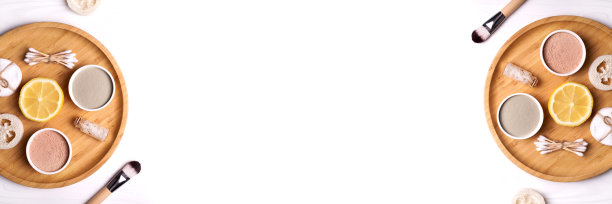 由化妆粘土面膜、海盐、柠檬和刷子制成的横幅。图片下载