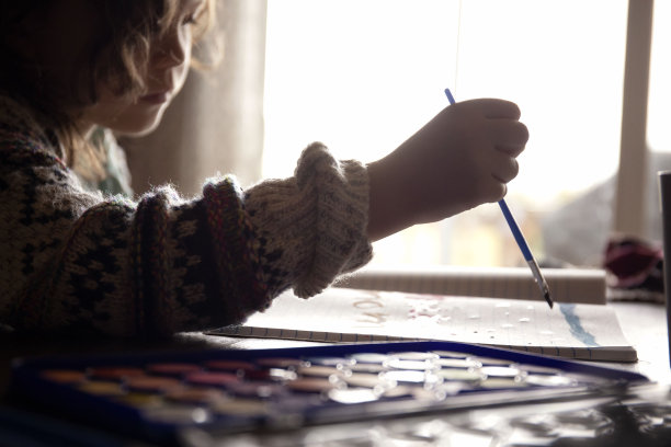 小女孩水彩画图片下载