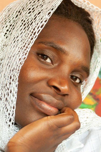 一个年轻的非洲伊斯兰妇女的肖像图片下载