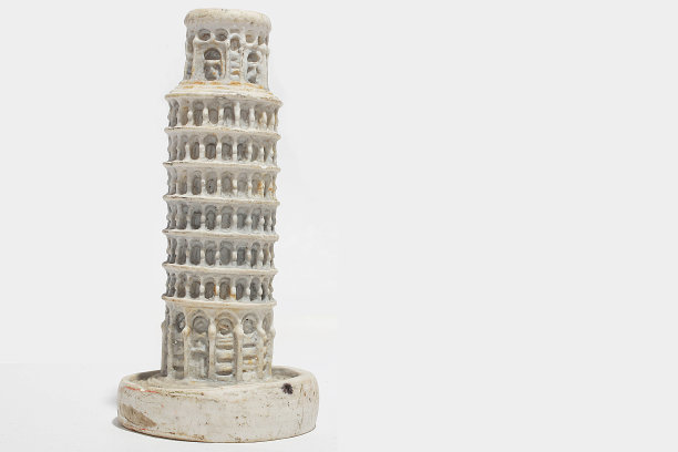 孤立的披萨塔，手工装饰。图片下载