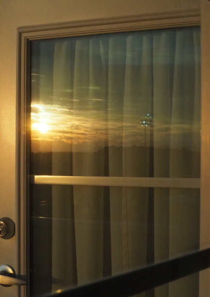 夕阳反射图片下载