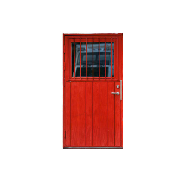 红色木门与窗户隔离在白色图片下载