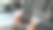 坐在工作桌前使用模拟智能手机的男性图片下载