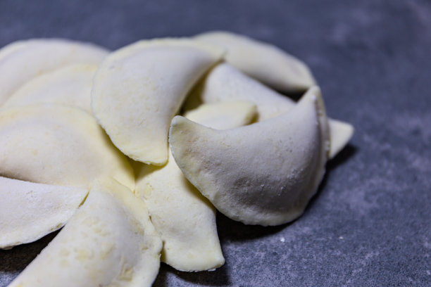 波兰无麸质饺子(Pierogi)，波兰国菜，由生面团制成，馅或甜或咸。图片下载