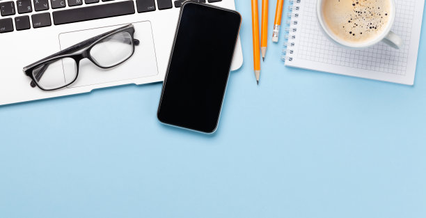 商务办公桌工作场所和办公用品图片下载