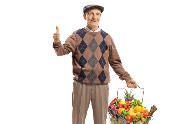 兴高采烈的老人拿着一个满满的购物篮，竖起大拇指图片下载