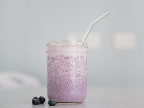 健康的蓝莓冰沙在mason罐子图片下载