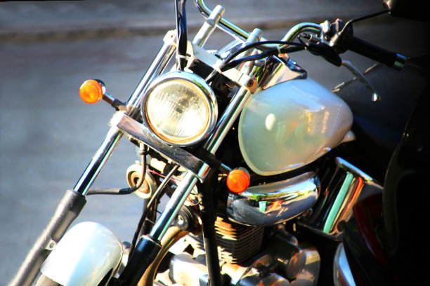 白色直升机摩托车，前面的细节图片下载