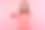 有视力问题的褐发女人试图闭着眼睛移动用手触摸周围的空间，视力障碍图片下载