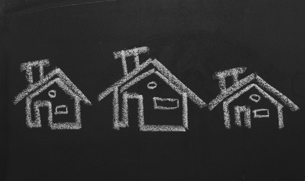 黑板上的房子概念图片下载